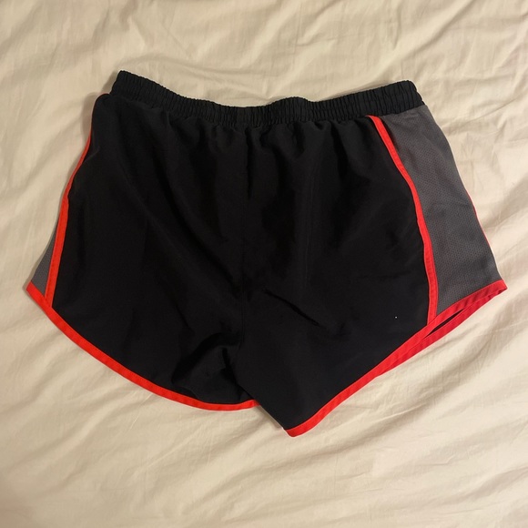 Under Armour Shorts - Picture 2 of 2